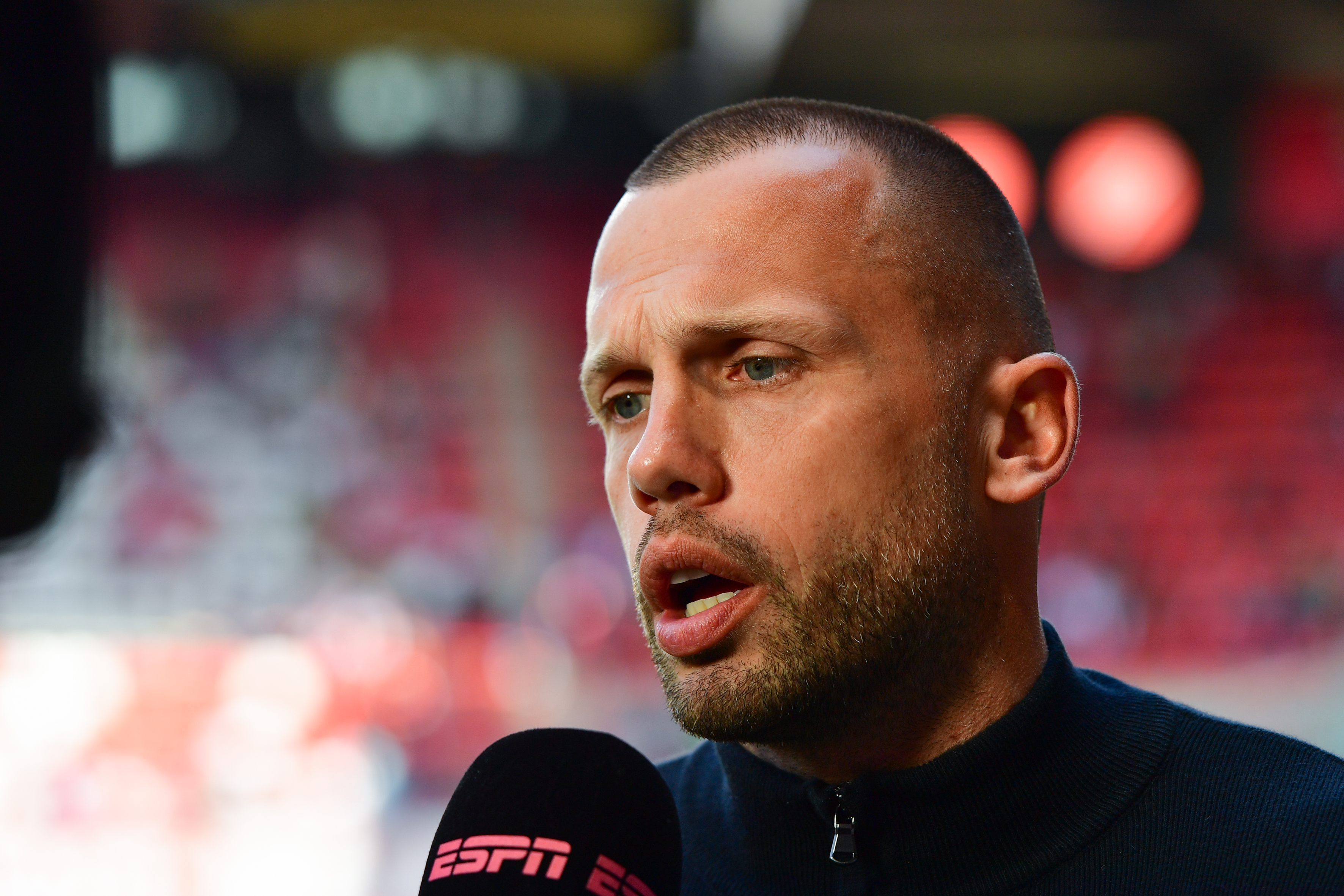 Heitinga in gesprek met Liverpool