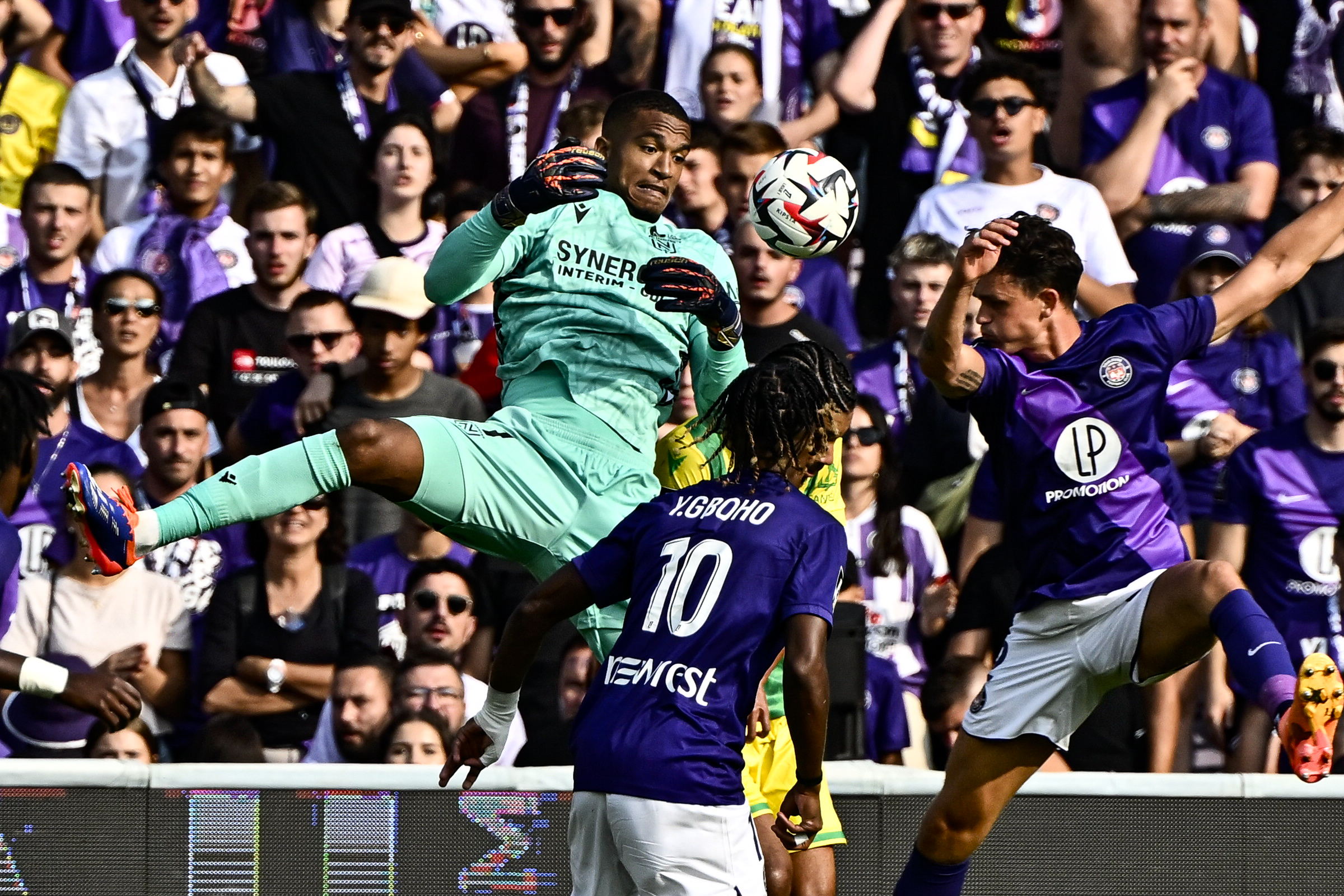 Ajax wil Alban Lafont (25) huren bij verkoop Ramaj