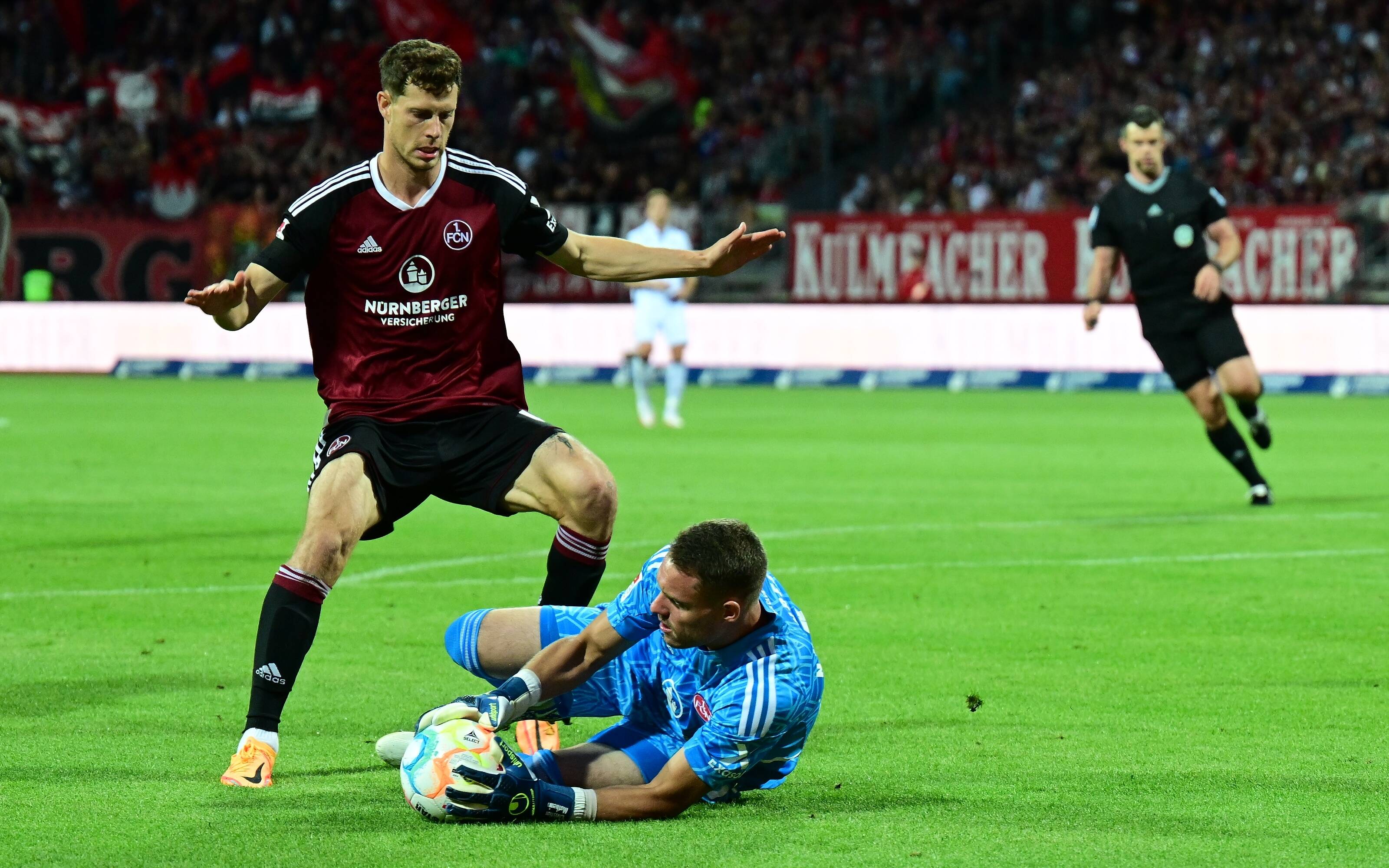 Almere City presenteert James Lawrence