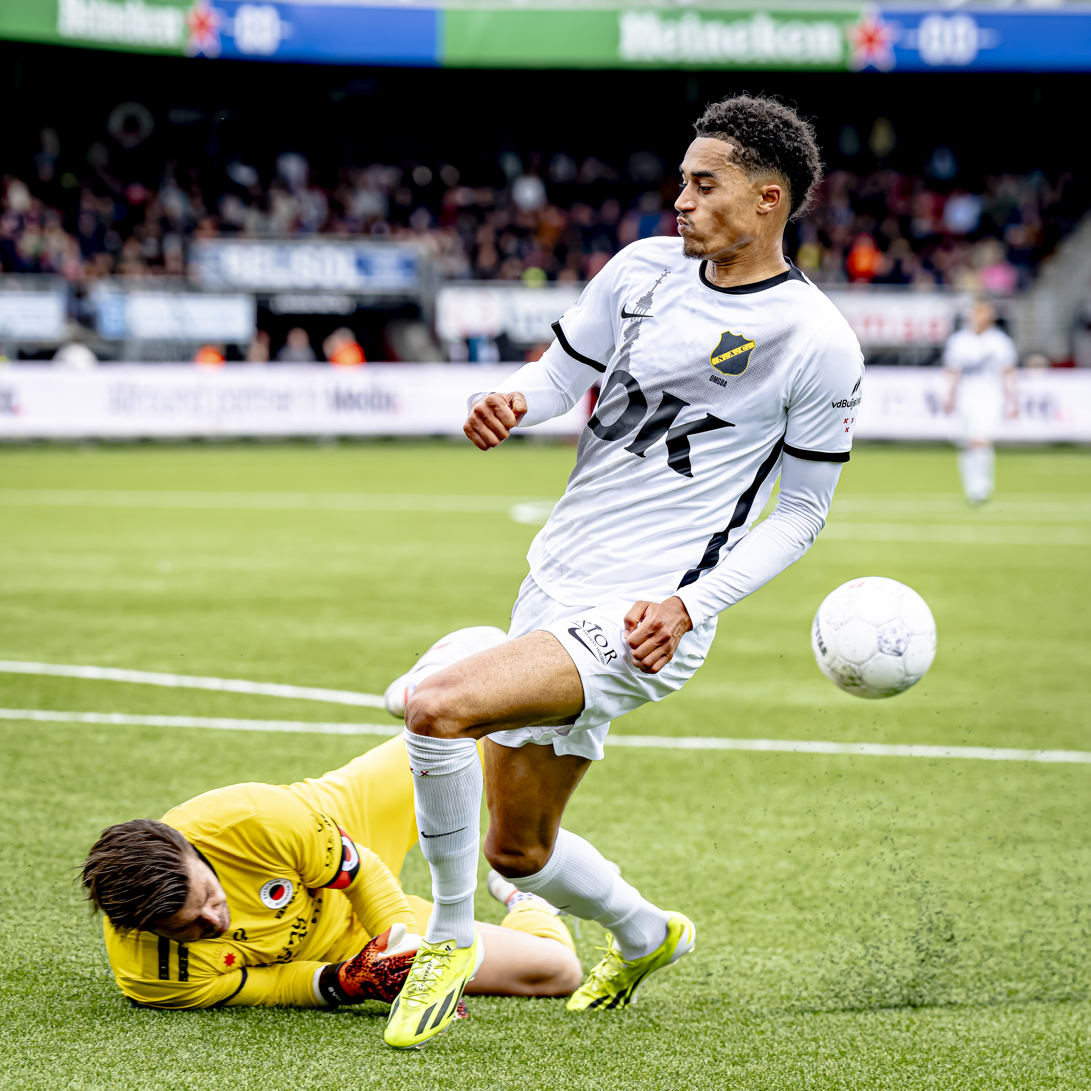 NAC dwingt hogere transfersom Omgba af