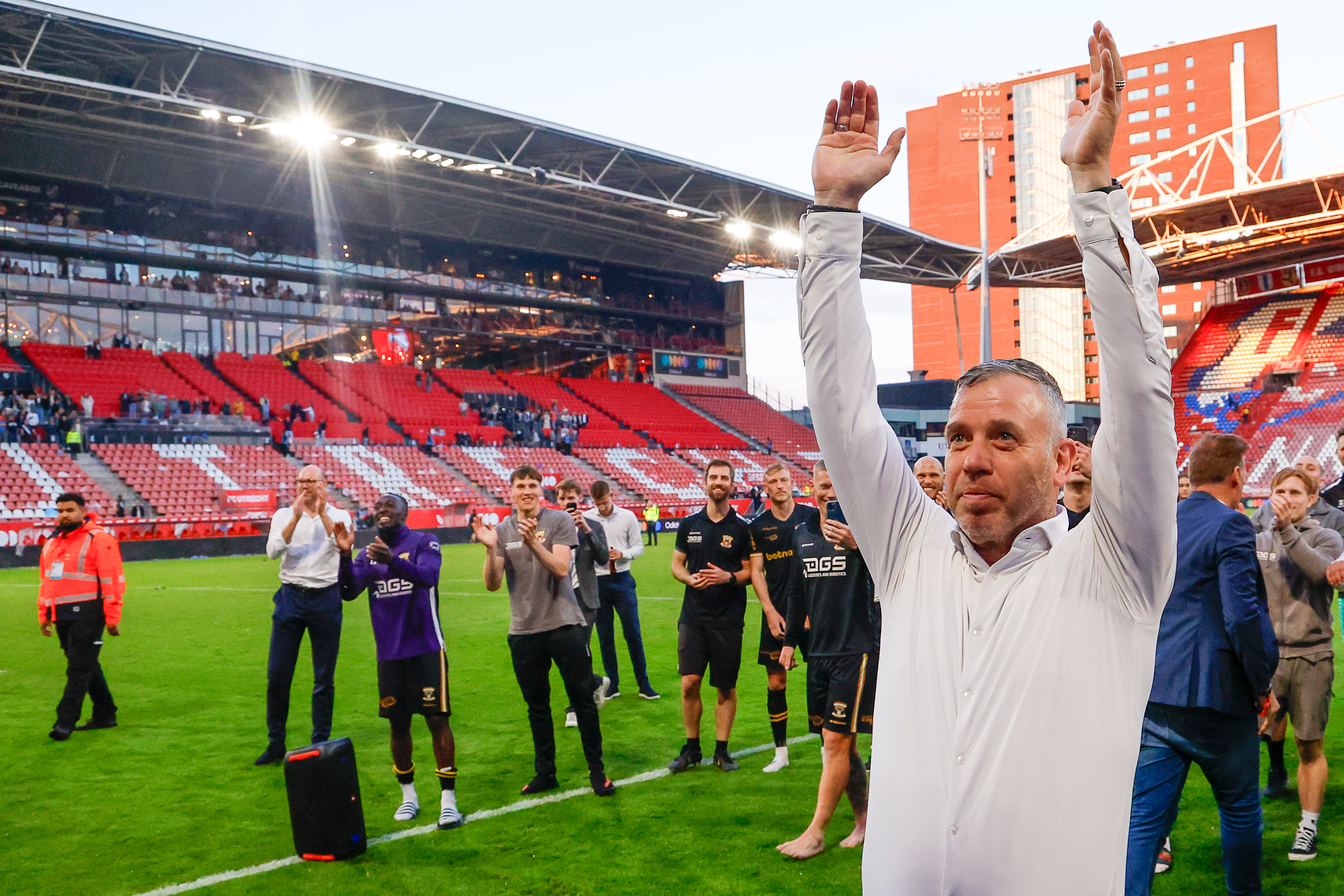 'Go Ahead Eagles moet op zoek naar nieuwe trainer'